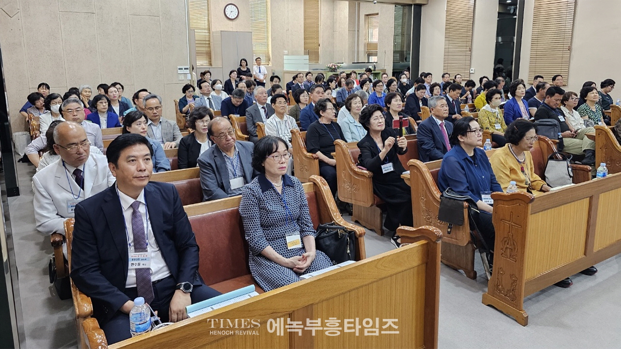개혁총연 제108회 정기총회서 최원걸 목사 총회장 선출및 임원 이취임식 가져.