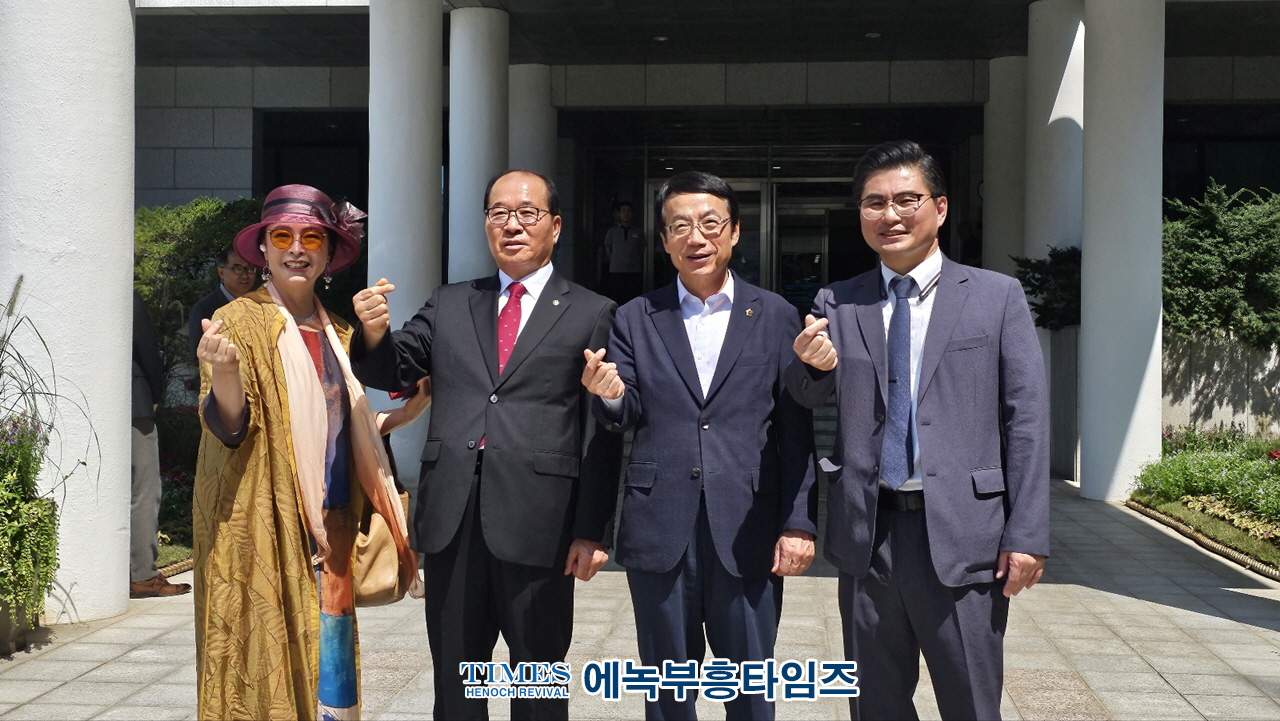 인천교육정상화연합, 학교구성원인권증진조례 폐지 1만여명 서명받아 시의회에 전달해.