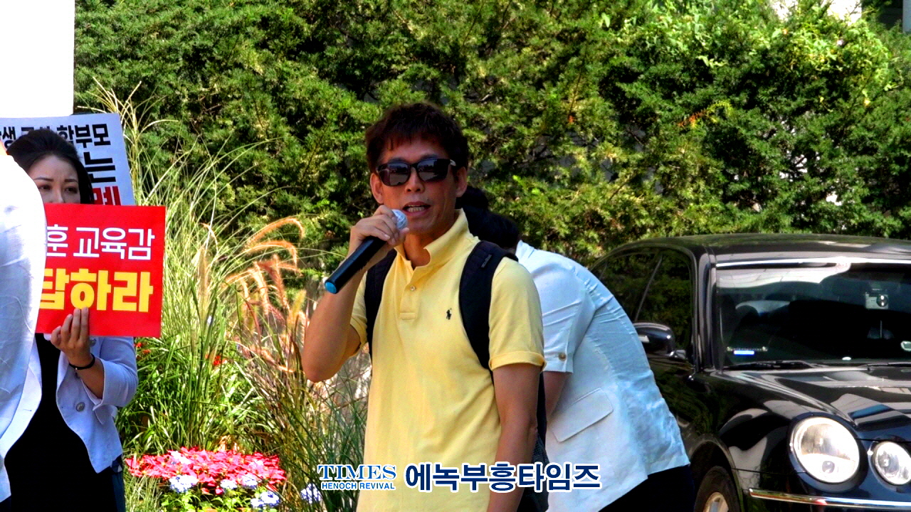 인천교육정상화연합, 학교구성원인권증진조례 폐지 1만여명 서명받아 시의회에 전달해.