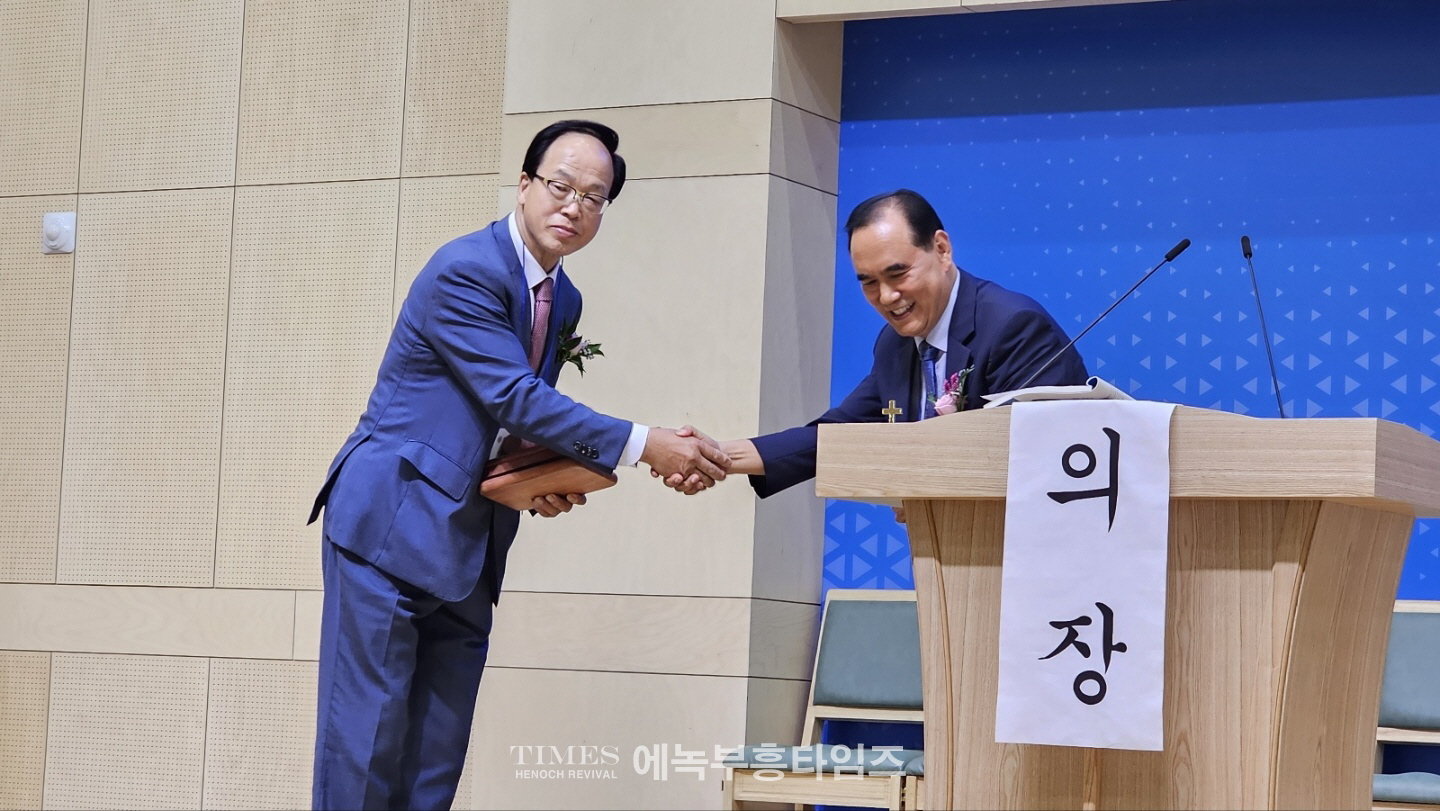 대한예수교장로회 호헌 제108회 정기총회개최, 신임총회장에 김성수목사를 선출하다.