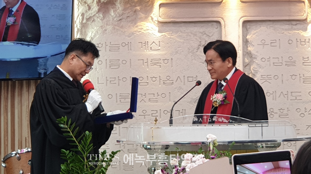 새일꾼교회 박승주 목사 장로임직및 권사 취임 감사예배 드려.
