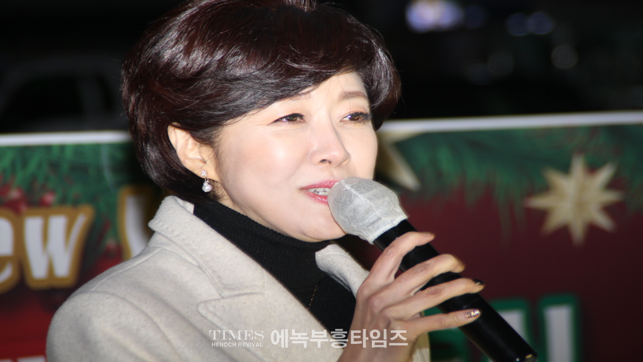 안양기독교총연합회 성탄트리 점등 예배 및 축하 행사가져.