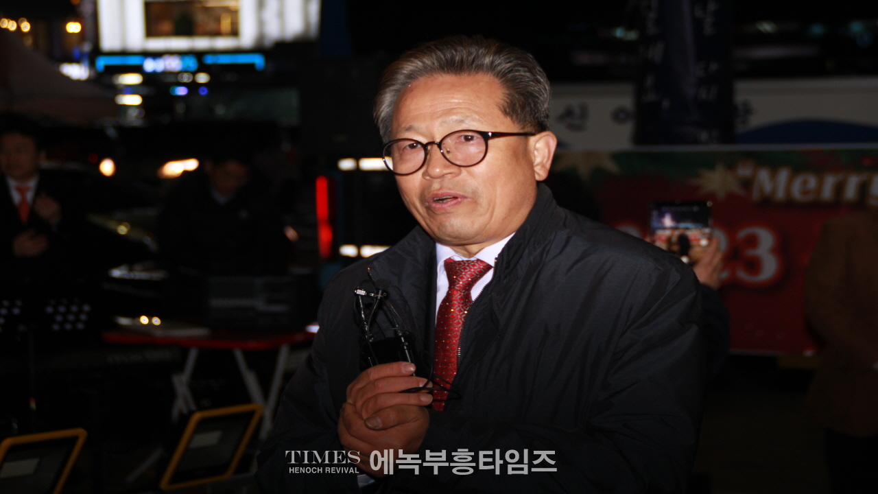 안양기독교총연합회 성탄트리 점등 예배 및 축하 행사가져.