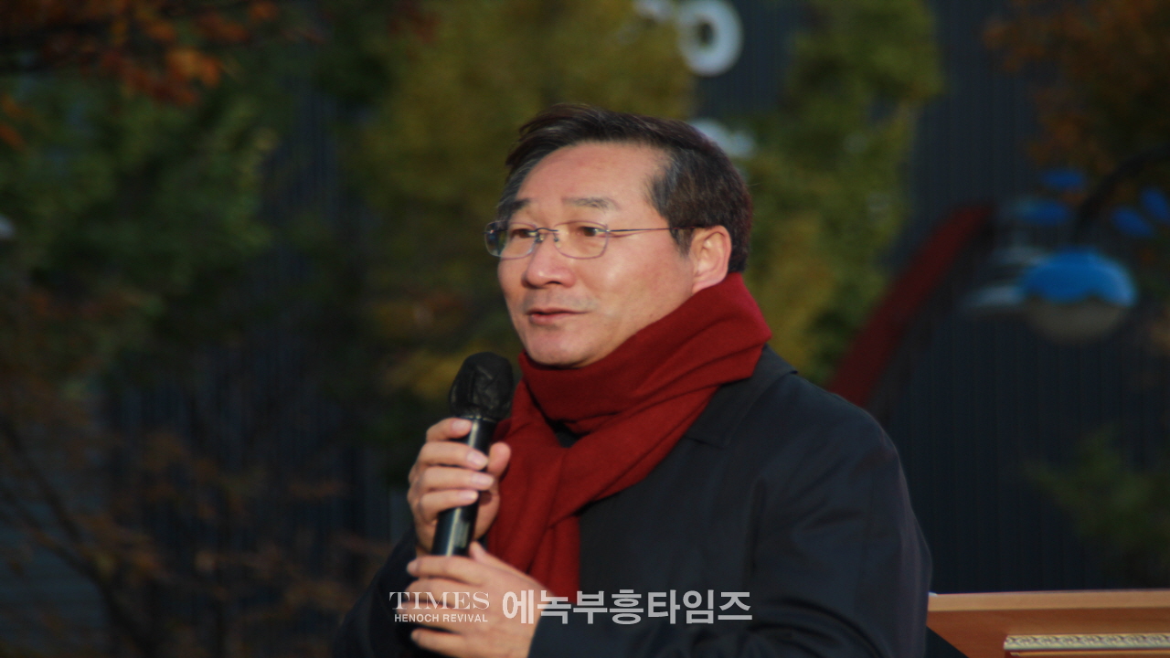 인천광역시기독교총연합회 성탄 점등식 및 시민문화축제 통해 그리스도의 탄생을 전해.