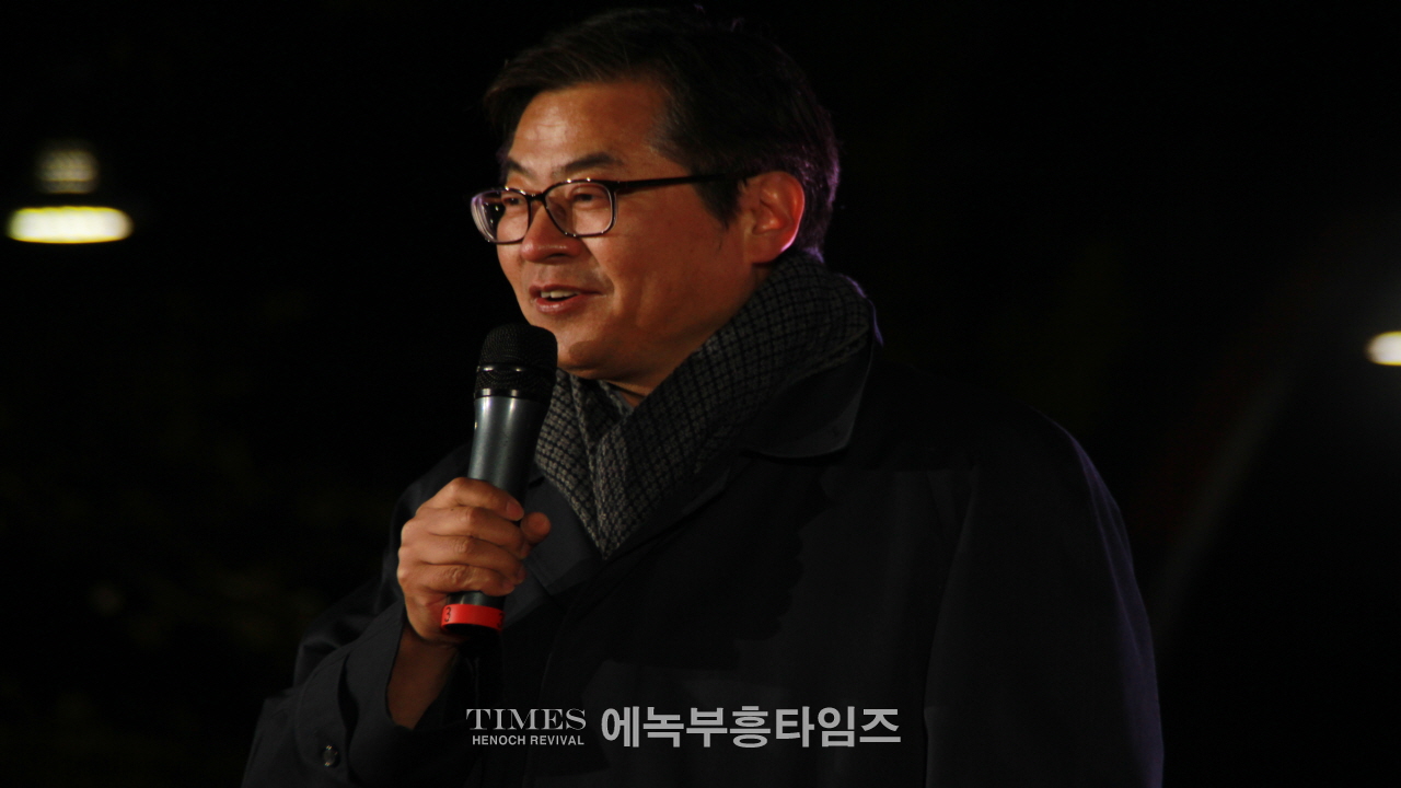인천광역시기독교총연합회 성탄 점등식 및 시민문화축제 통해 그리스도의 탄생을 전해.