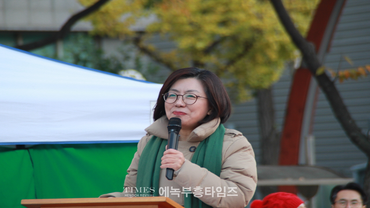인천광역시기독교총연합회 성탄 점등식 및 시민문화축제 통해 그리스도의 탄생을 전해.