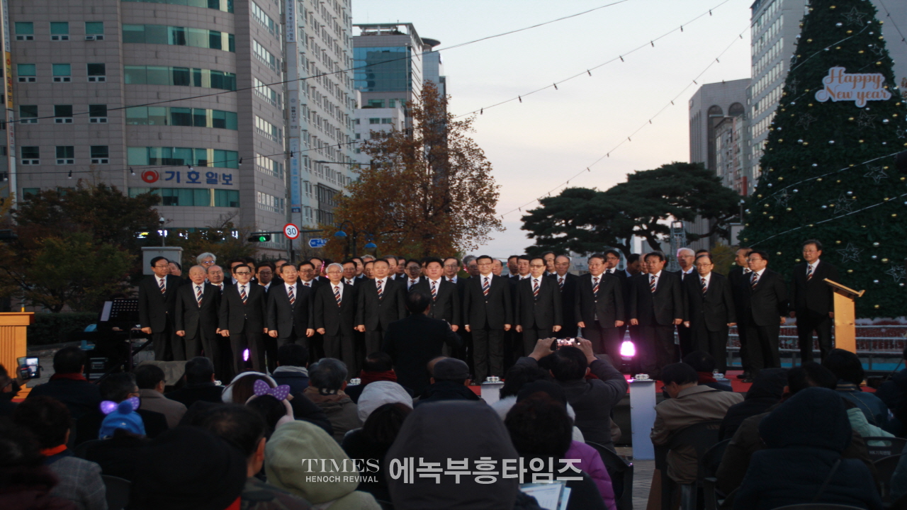 인천광역시기독교총연합회 성탄 점등식 및 시민문화축제 통해 그리스도의 탄생을 전해.