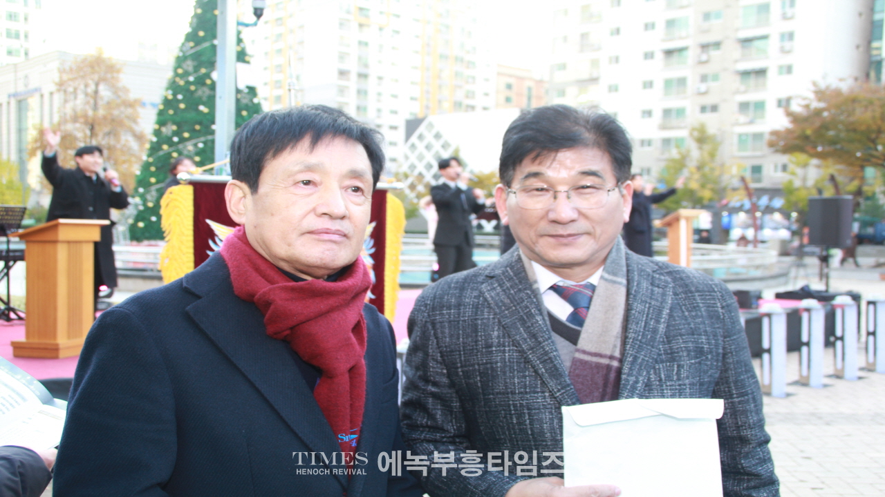 인천광역시기독교총연합회 성탄 점등식 및 시민문화축제 통해 그리스도의 탄생을 전해.