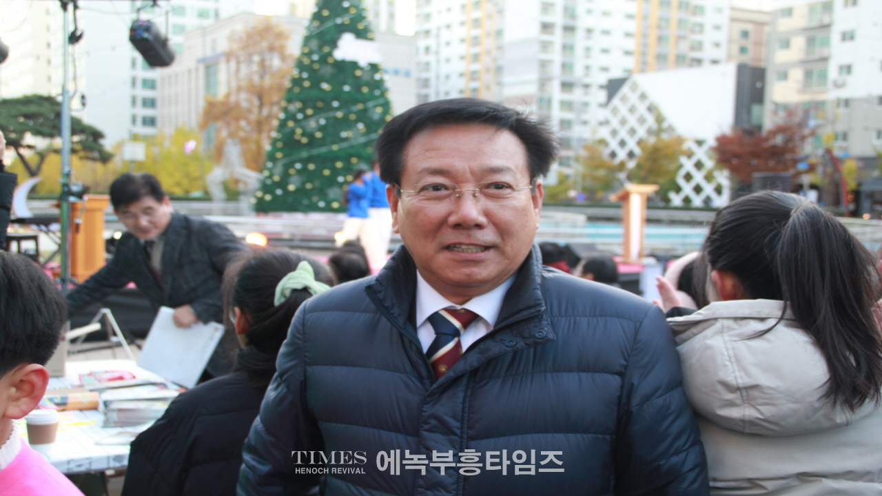 인천광역시기독교총연합회 성탄 점등식 및 시민문화축제 통해 그리스도의 탄생을 전해.