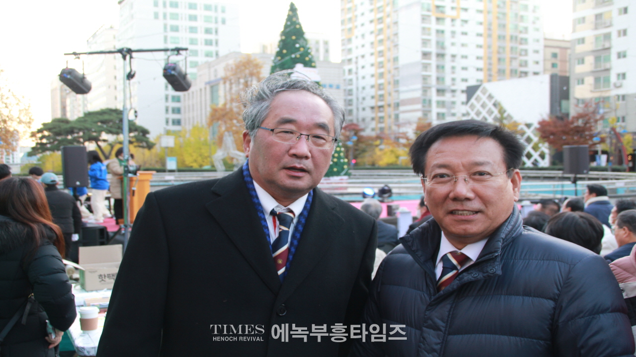 인천광역시기독교총연합회 성탄 점등식 및 시민문화축제 통해 그리스도의 탄생을 전해.