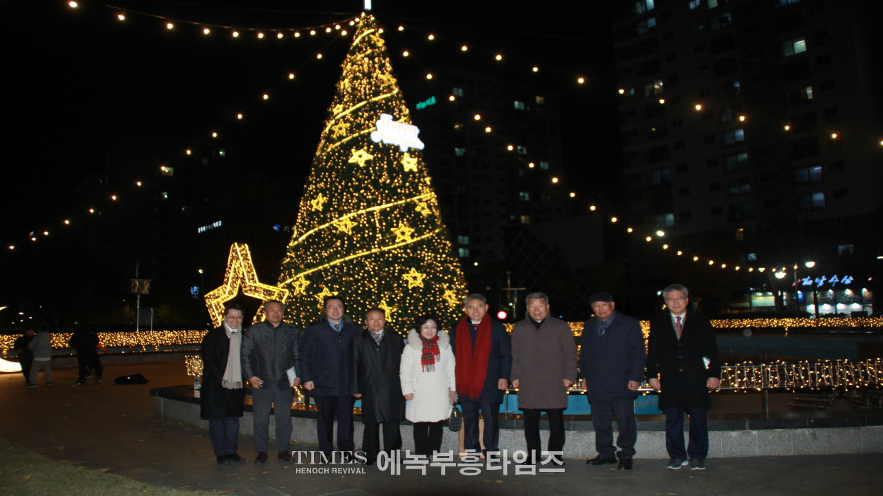 인천광역시기독교총연합회 성탄 점등식 및 시민문화축제 통해 그리스도의 탄생을 전해.
