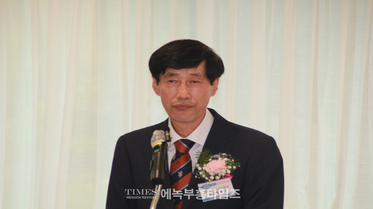 한상용 목사 연신원 28대 총동문회 정기총회서 28대 회장으로 당선돼어 이취임 감사예배 드려.