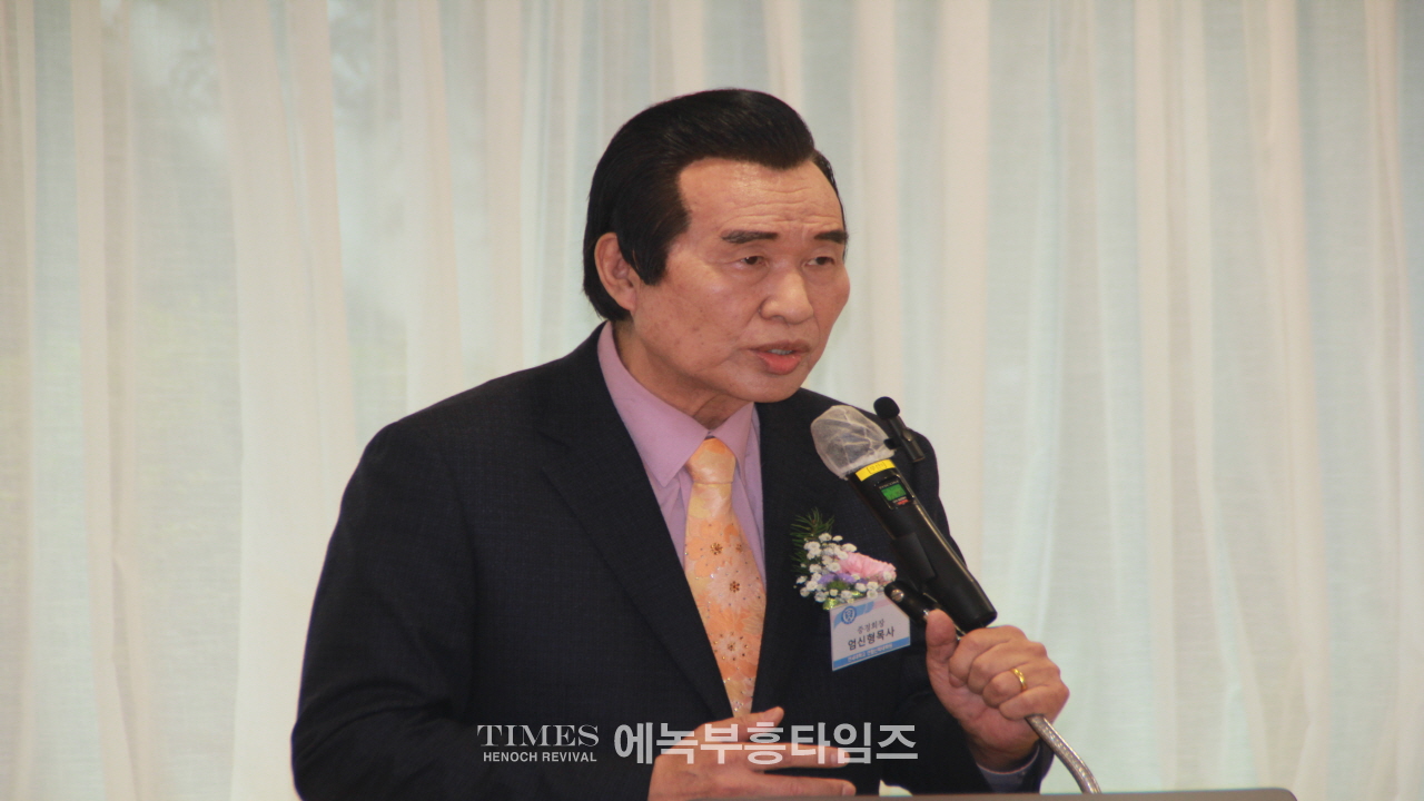 한상용 목사 연신원 28대 총동문회 정기총회서 28대 회장으로 당선돼어 이취임 감사예배 드려.