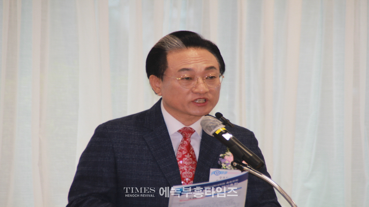 한상용 목사 연신원 28대 총동문회 정기총회서 28대 회장으로 당선돼어 이취임 감사예배 드려.