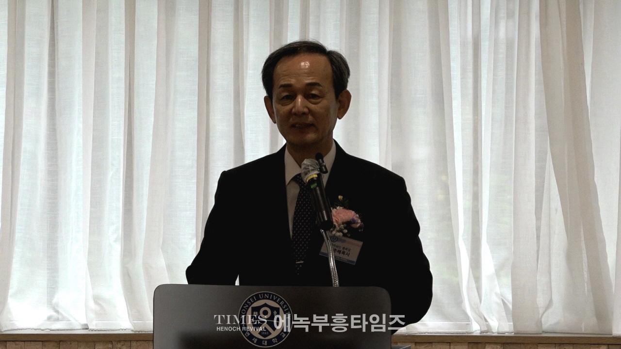 한상용 목사 연신원 28대 총동문회 정기총회서 28대 회장으로 당선돼어 이취임 감사예배 드려.