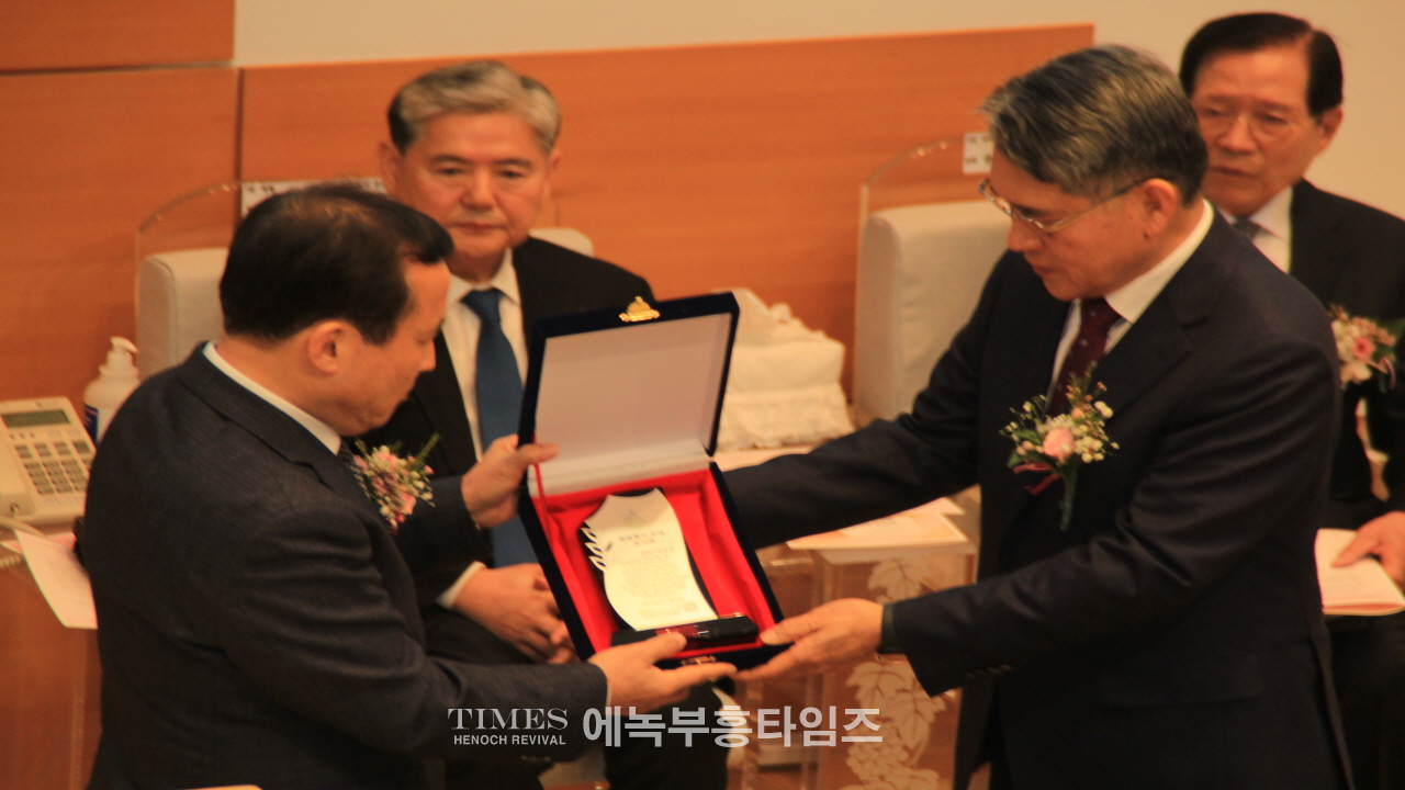 계산교회, 김태일원로목사 추대 및 김은성 담임목사 위임 감사예배 드려.