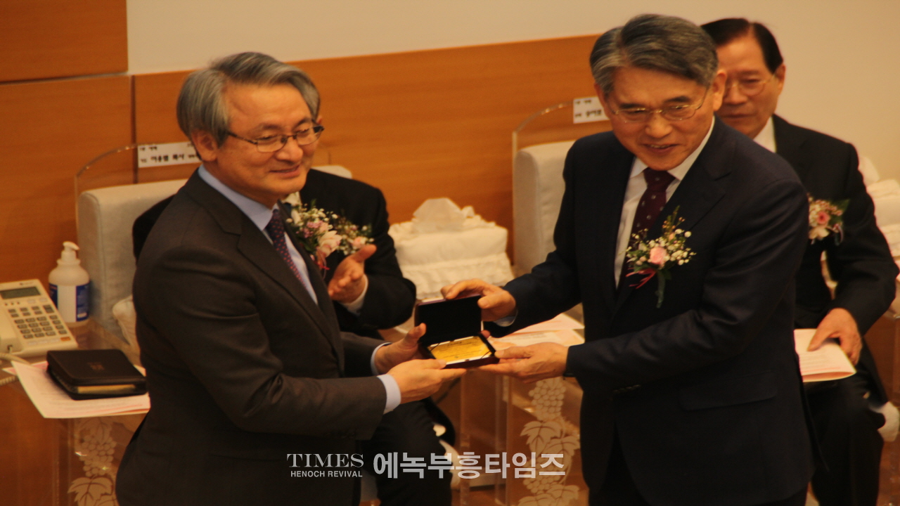 계산교회, 김태일원로목사 추대 및 김은성 담임목사 위임 감사예배 드려.