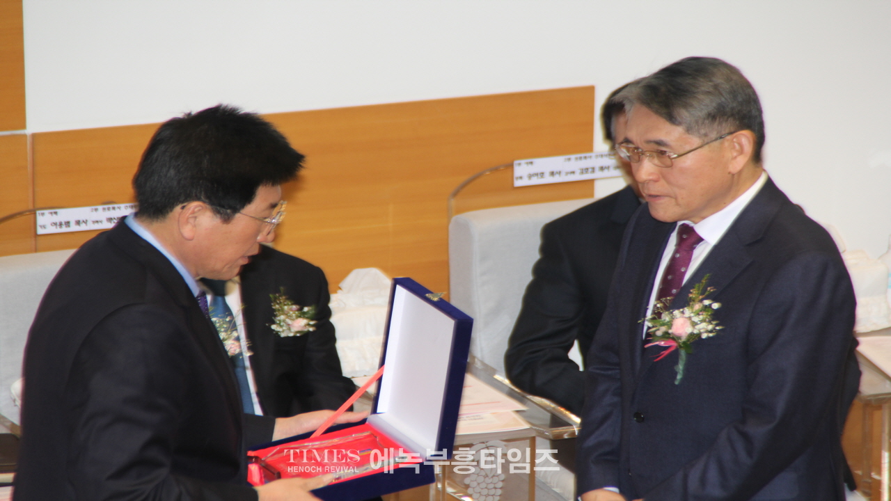 계산교회, 김태일원로목사 추대 및 김은성 담임목사 위임 감사예배 드려.