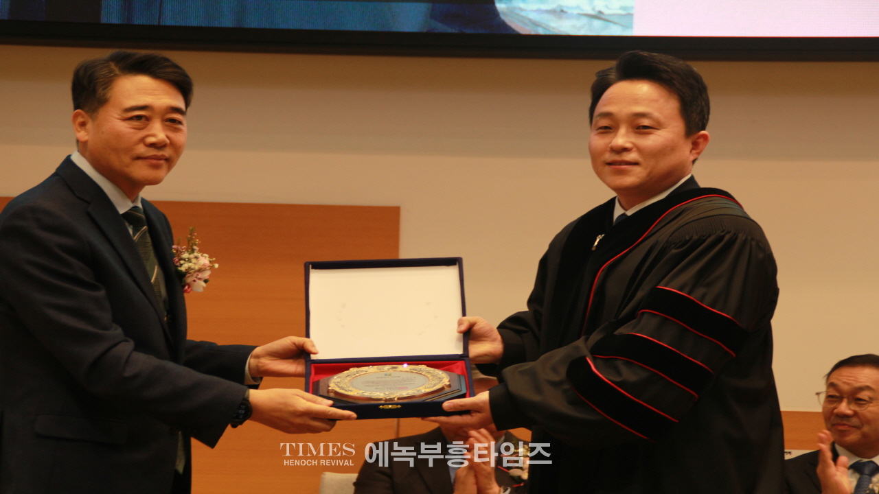 계산교회, 김태일원로목사 추대 및 김은성 담임목사 위임 감사예배 드려.