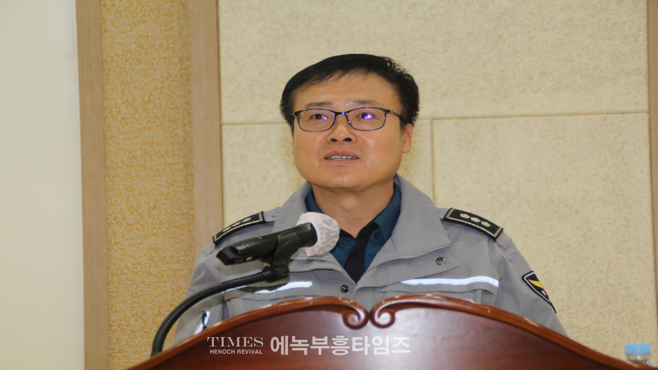 안양만안경찰서 경목위원회와 기독신우회 성탄 축하예배 드려.