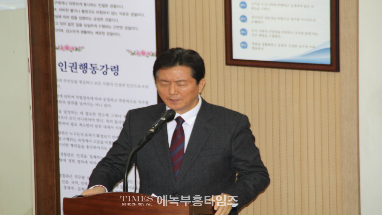 안양만안경찰서 경목위원회와 기독신우회 성탄 축하예배 드려.