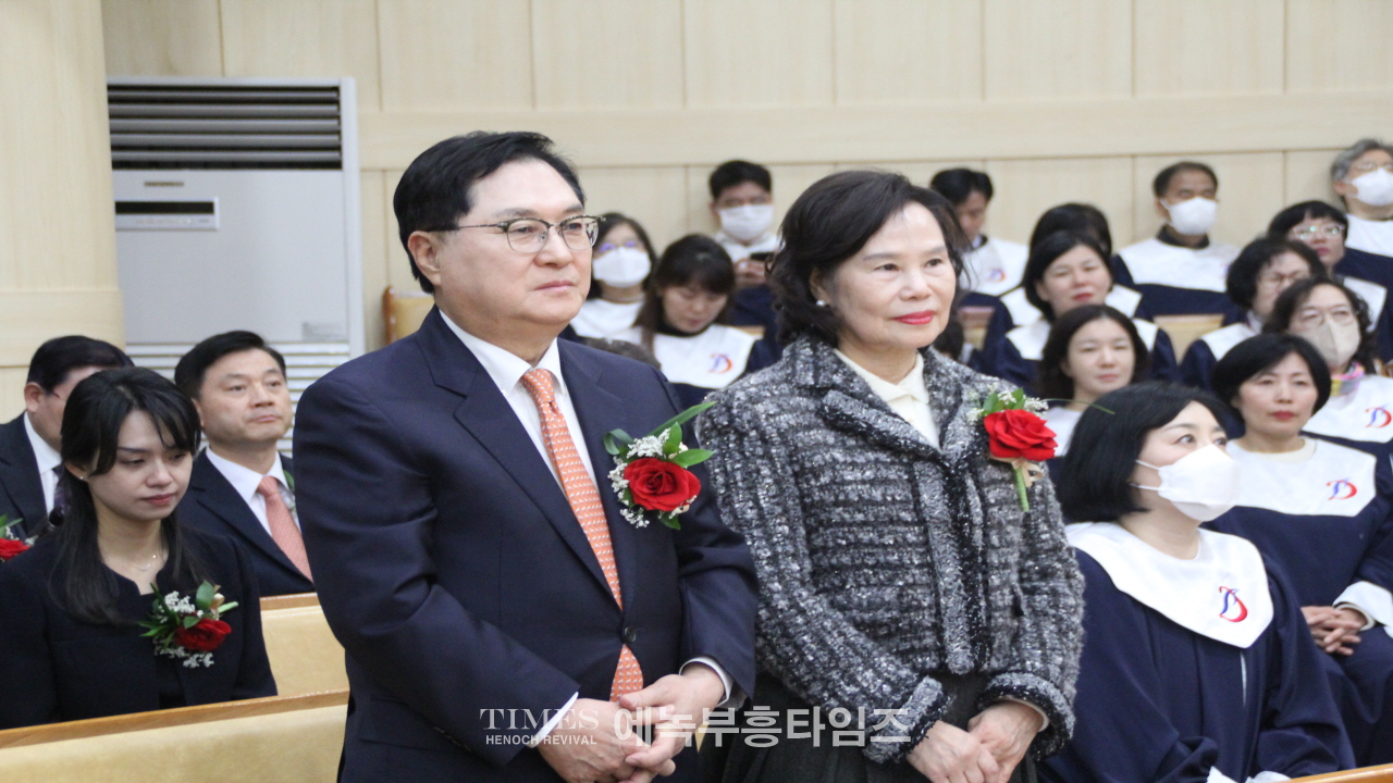 동일로교회 창립 35주년 원로 위임 은 임직 감사예배 은혜롭고 성대히 드려.