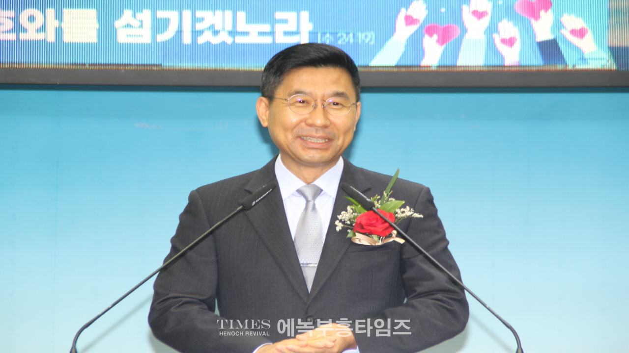 동일로교회 창립 35주년 원로 위임 은 임직 감사예배 은혜롭고 성대히 드려.