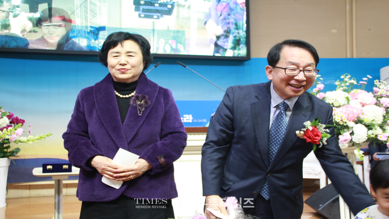 동일로교회 창립 35주년 원로 위임 은 임직 감사예배 은혜롭고 성대히 드려.