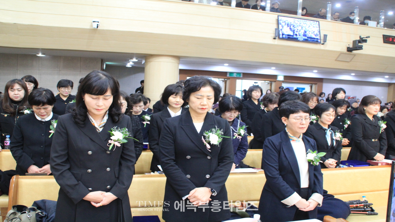 동일로교회 창립 35주년 원로 위임 은 임직 감사예배 은혜롭고 성대히 드려.