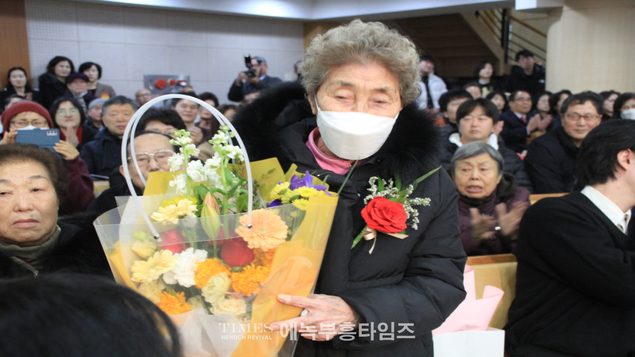 동일로교회 창립 35주년 원로 위임 은 임직 감사예배 은혜롭고 성대히 드려.
