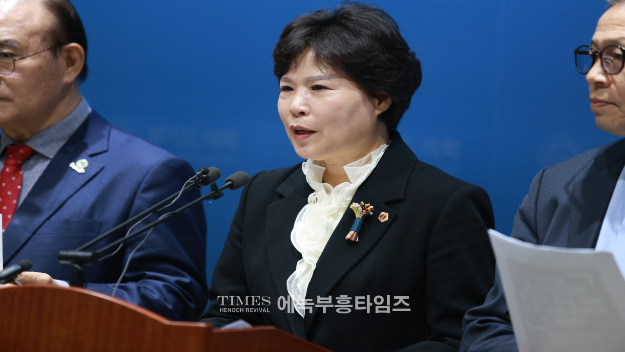 수기총 외 단체들, 경기도학생인권조례 폐지 발의 환영 및 본회의 상정 촉구 기자회견 가져.