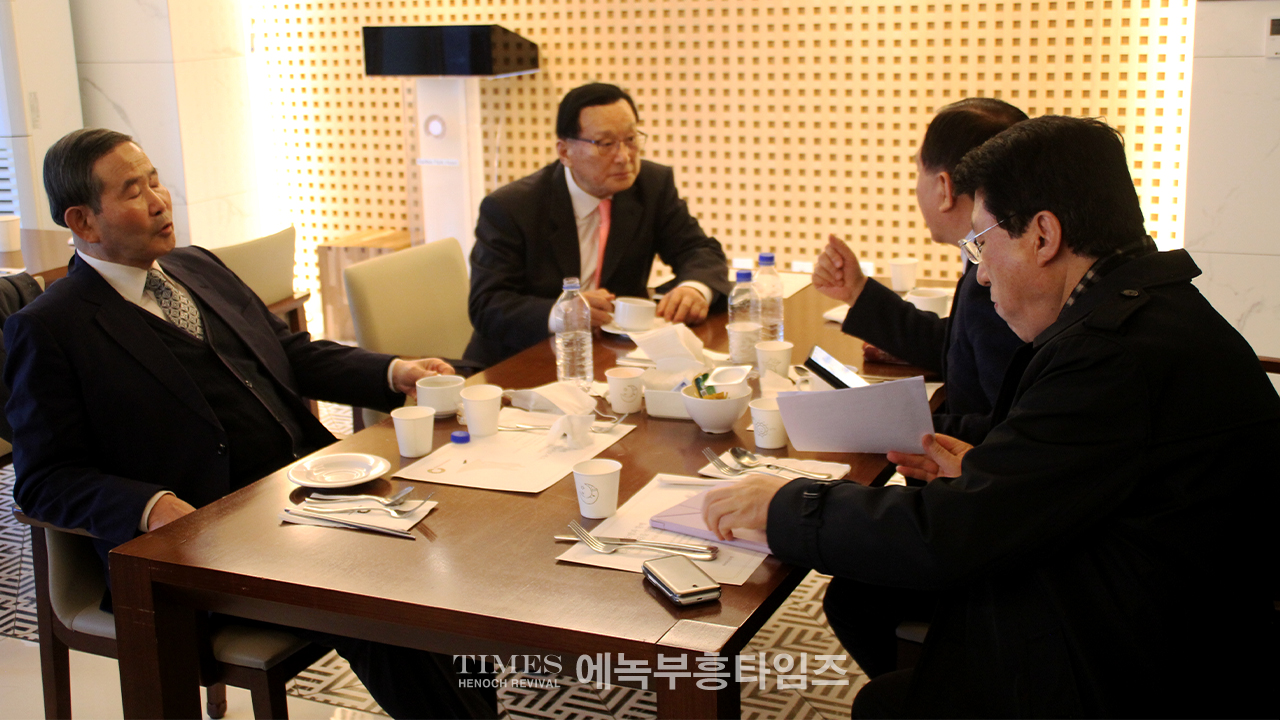 주승중 인기총회장, 증경회장단과 간담회서 인기총 연합과 제4차 국제로잔대회 적극 협렵 요청해.