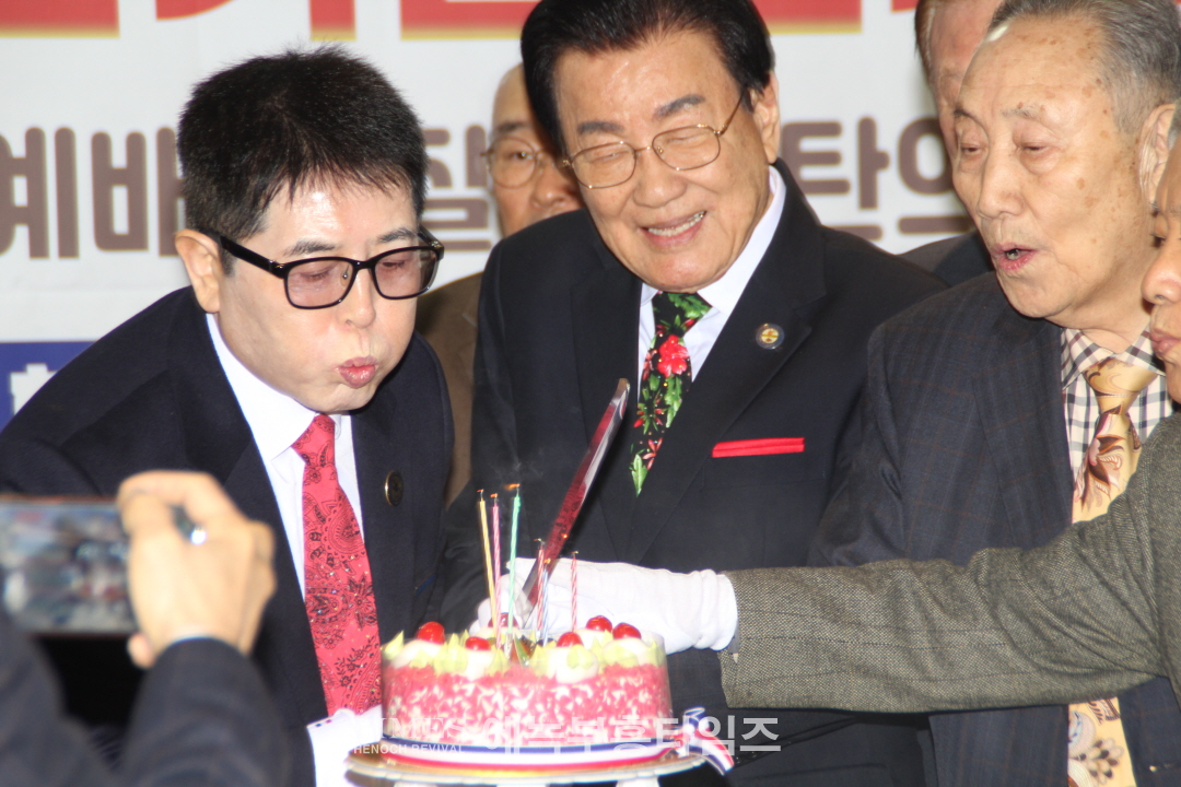 한요한 목사, 교회본질예배회복운동총연합회 출범 및 출판기념 감사예배 가져.