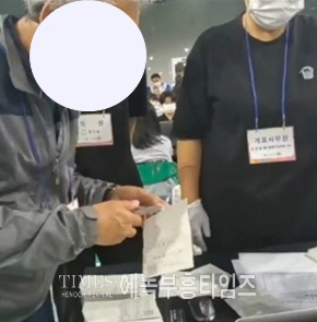인천범시민연대, 인천계앙선거관리위원회를 직무유기, 위계공무집행방해 허위공문서작성 및 동행사 혐의로 인천지방검찰청 앞에서 기자회견과 고발장 제출해.