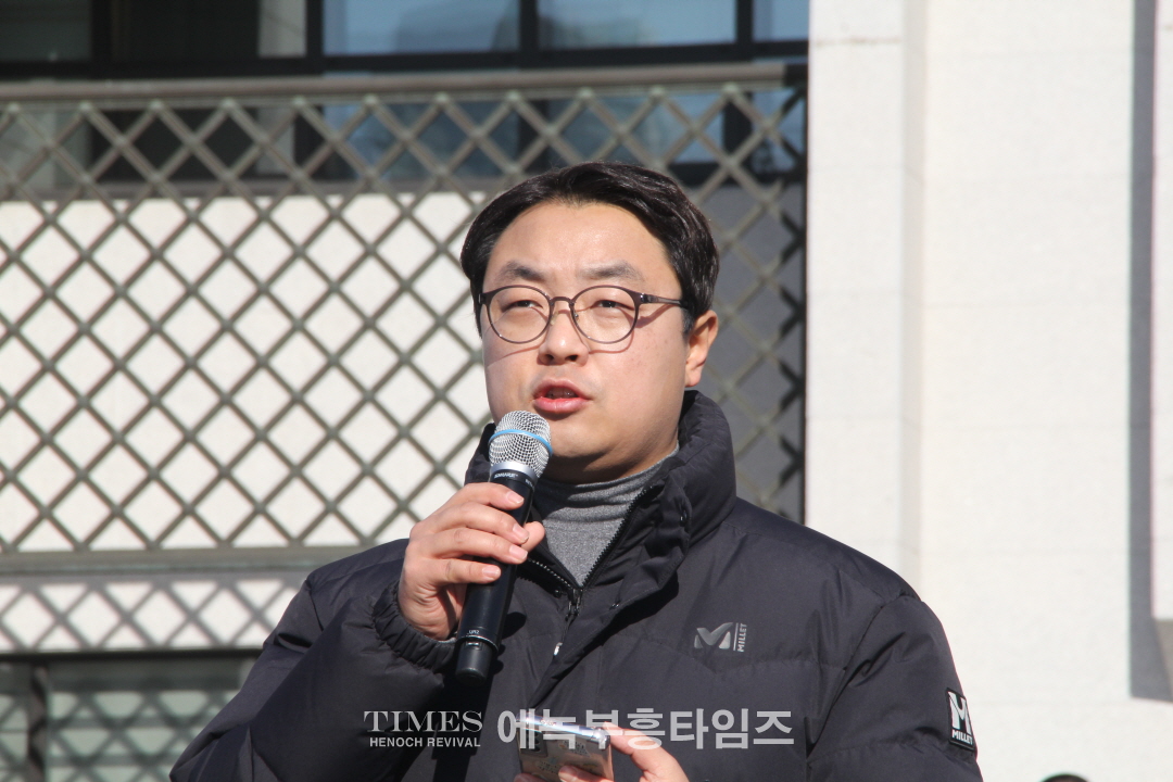 신천지 시설 허가에 대한 취소 집회에 1천여 인천 중구 아파트연합회와 학부모, 교회들이 모여 강력히 취소를 촉구해.