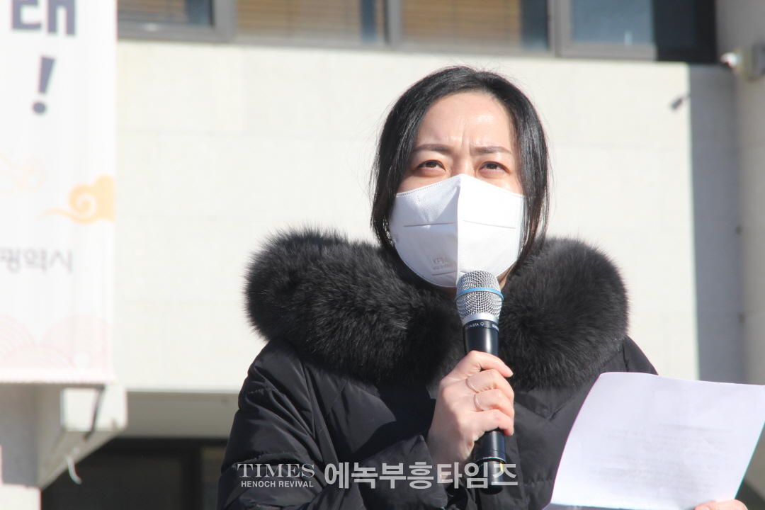 신천지 시설 허가에 대한 취소 집회에 1천여 인천 중구 아파트연합회와 학부모, 교회들이 모여 강력히 취소를 촉구해.