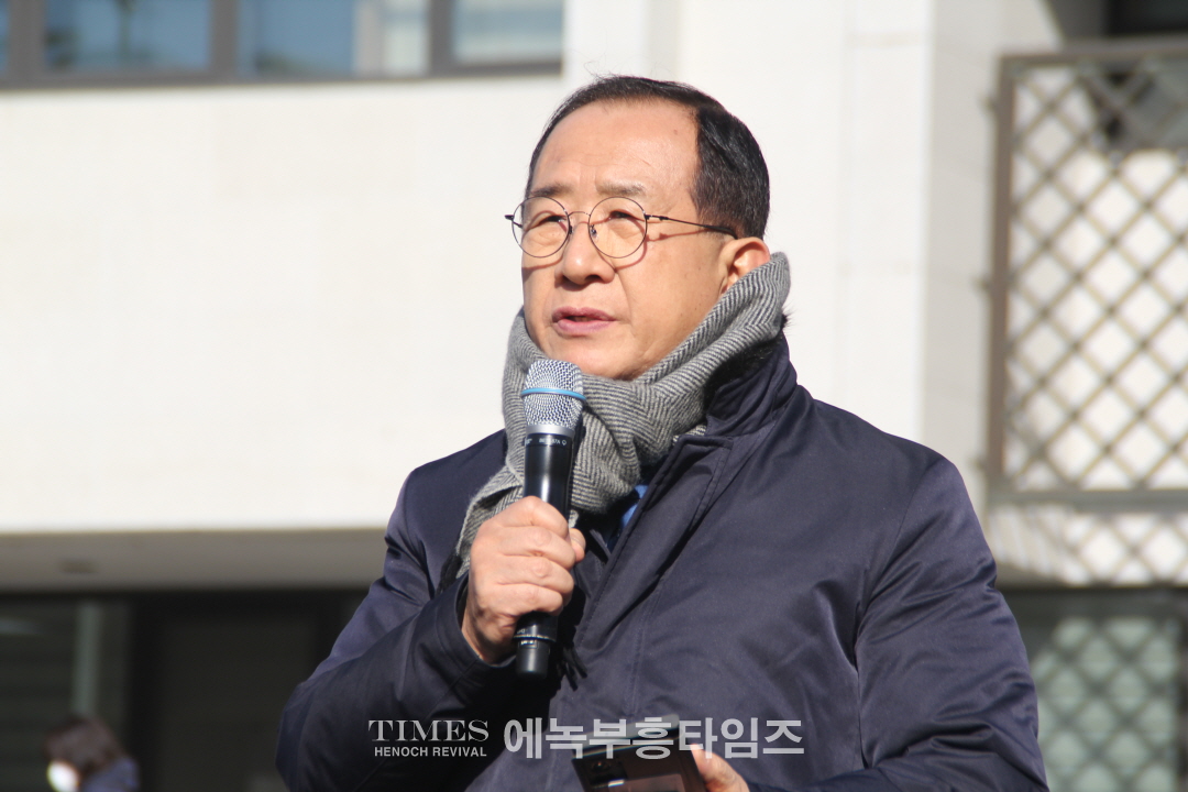 신천지 시설 허가에 대한 취소 집회에 1천여 인천 중구 아파트연합회와 학부모, 교회들이 모여 강력히 취소를 촉구해.