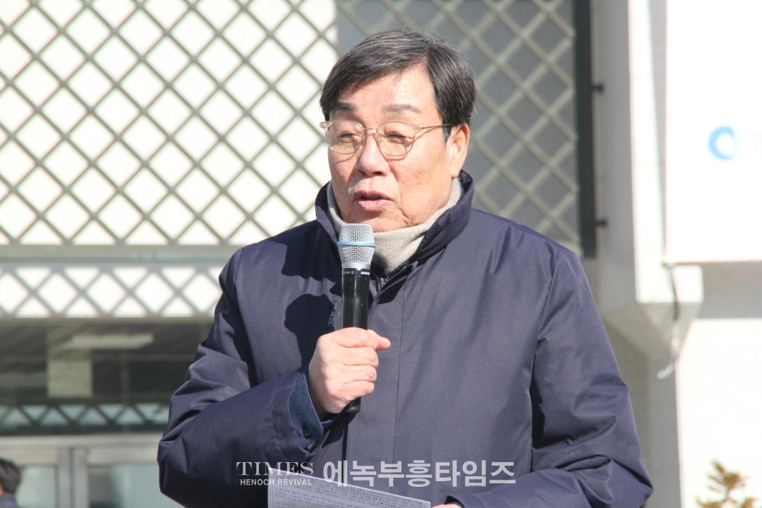신천지 시설 허가에 대한 취소 집회에 1천여 인천 중구 아파트연합회와 학부모, 교회들이 모여 강력히 취소를 촉구해.