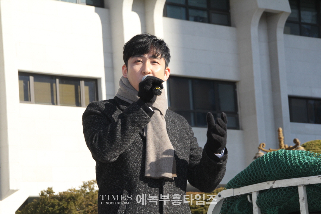 신천지 시설 허가에 대한 취소 집회에 1천여 인천 중구 아파트연합회와 학부모, 교회들이 모여 강력히 취소를 촉구해.