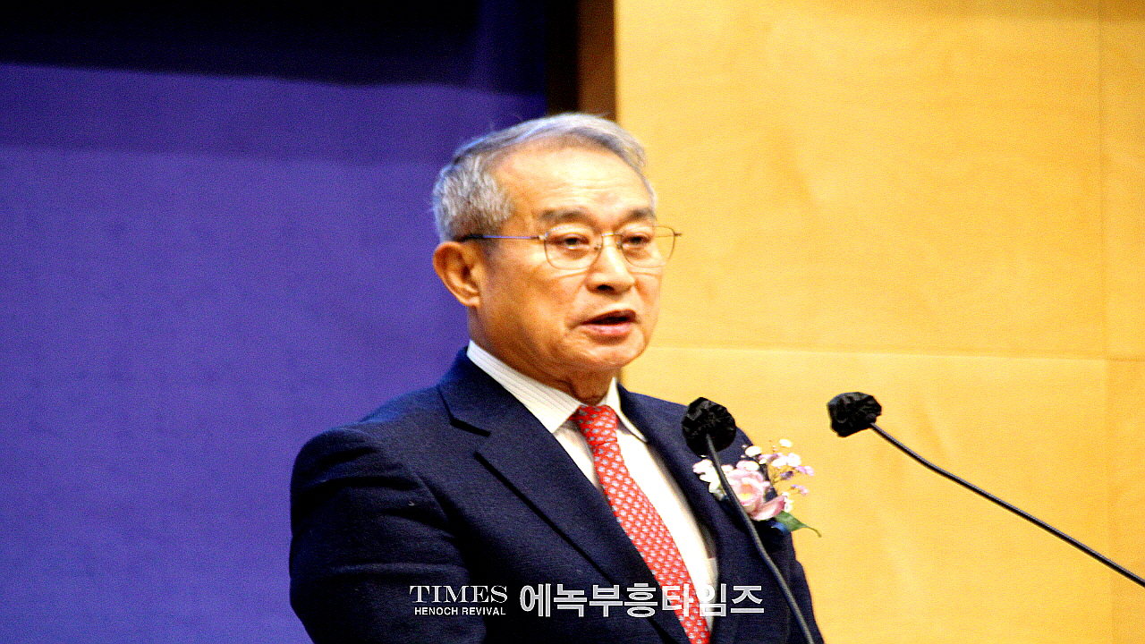 송일현 목사, 강동구교회연합회 제36대 대표회장에 취임하고 600여 교회를 대표해 복음사명과 나눔실천에 총력을 다하겠다고 다짐해.