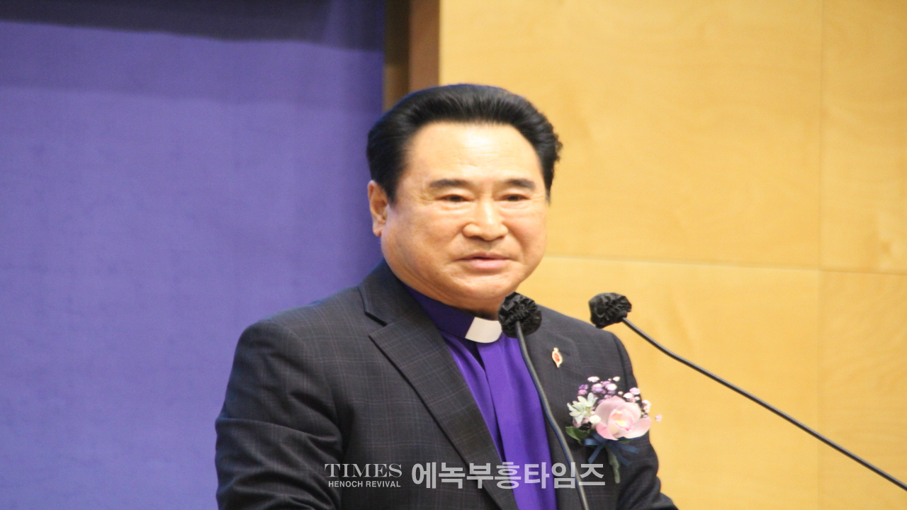 송일현 목사, 강동구교회연합회 제36대 대표회장에 취임하고 600여 교회를 대표해 복음사명과 나눔실천에 총력을 다하겠다고 다짐해.