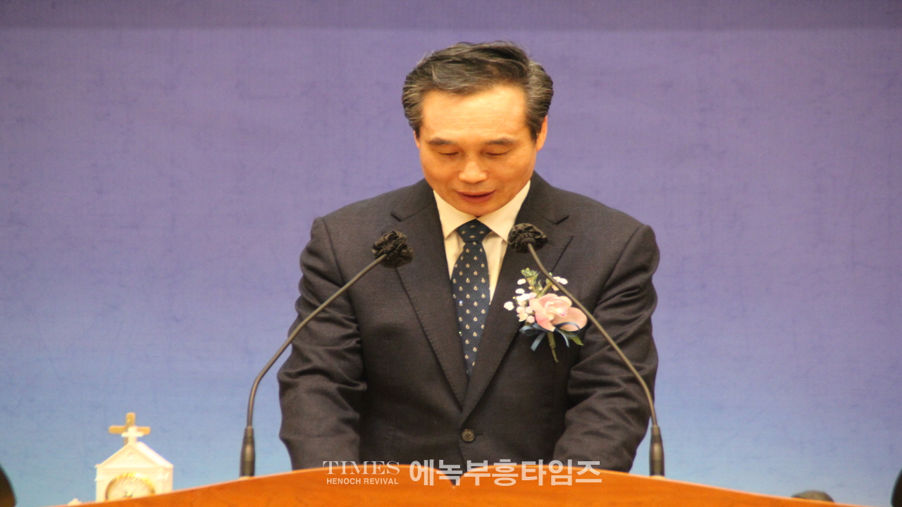 송일현 목사, 강동구교회연합회 제36대 대표회장에 취임하고 600여 교회를 대표해 복음사명과 나눔실천에 총력을 다하겠다고 다짐해.