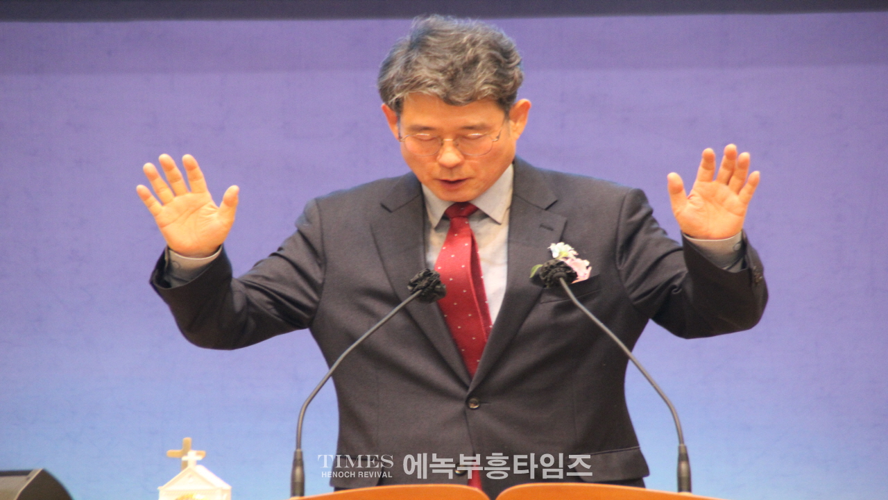 송일현 목사, 강동구교회연합회 제36대 대표회장에 취임하고 600여 교회를 대표해 복음사명과 나눔실천에 총력을 다하겠다고 다짐해.