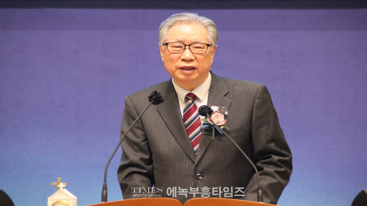 송일현 목사, 강동구교회연합회 제36대 대표회장에 취임하고 600여 교회를 대표해 복음사명과 나눔실천에 총력을 다하겠다고 다짐해.