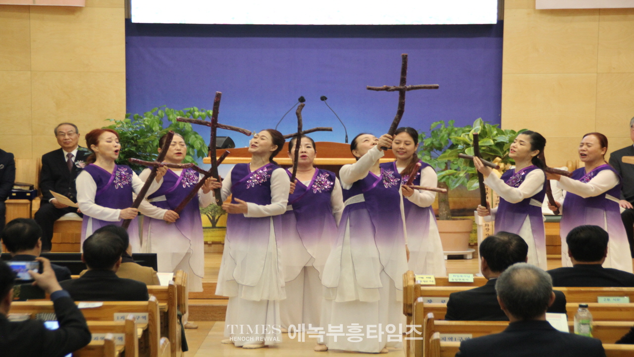 송일현 목사, 강동구교회연합회 제36대 대표회장에 취임하고 600여 교회를 대표해 복음사명과 나눔실천에 총력을 다하겠다고 다짐해.