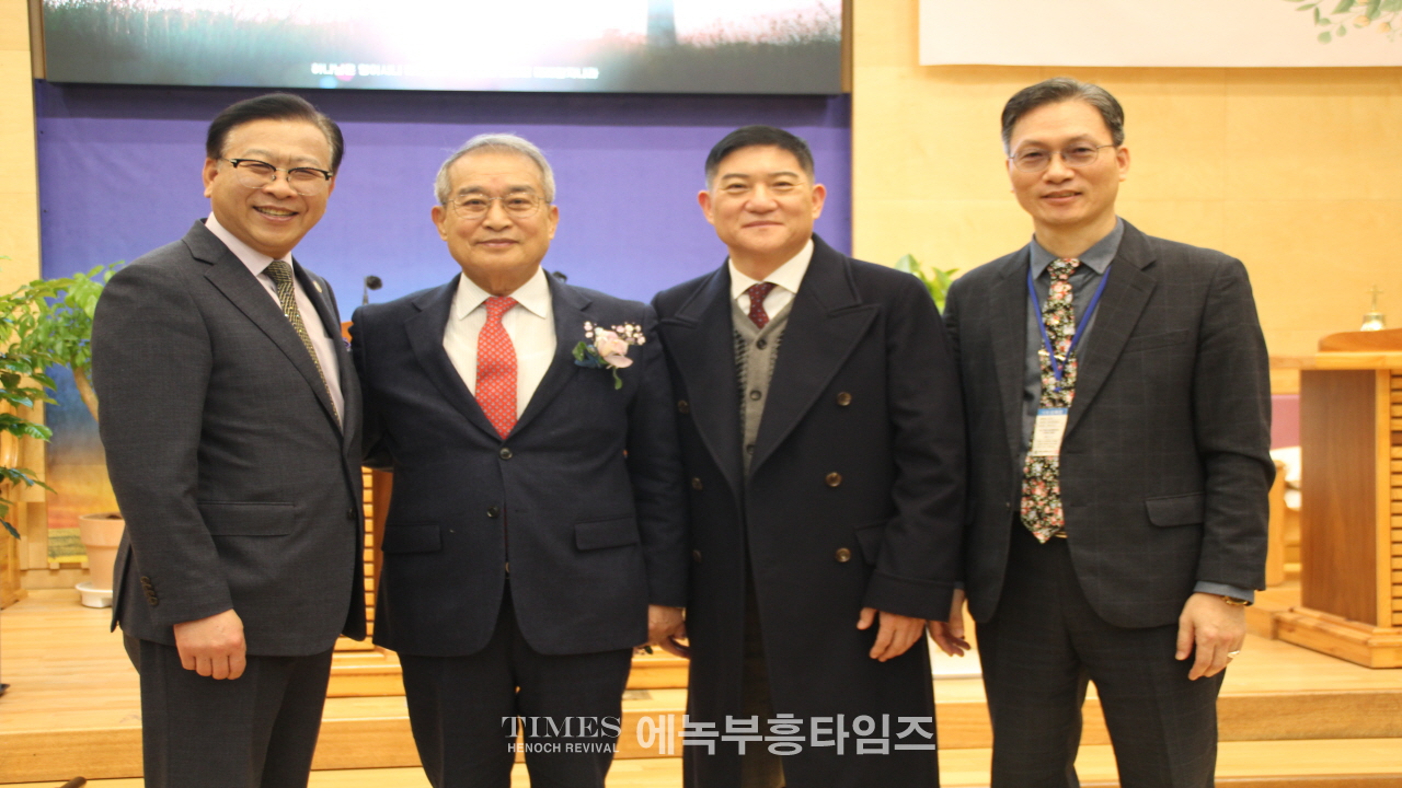 송일현 목사, 강동구교회연합회 제36대 대표회장에 취임하고 600여 교회를 대표해 복음사명과 나눔실천에 총력을 다하겠다고 다짐해.