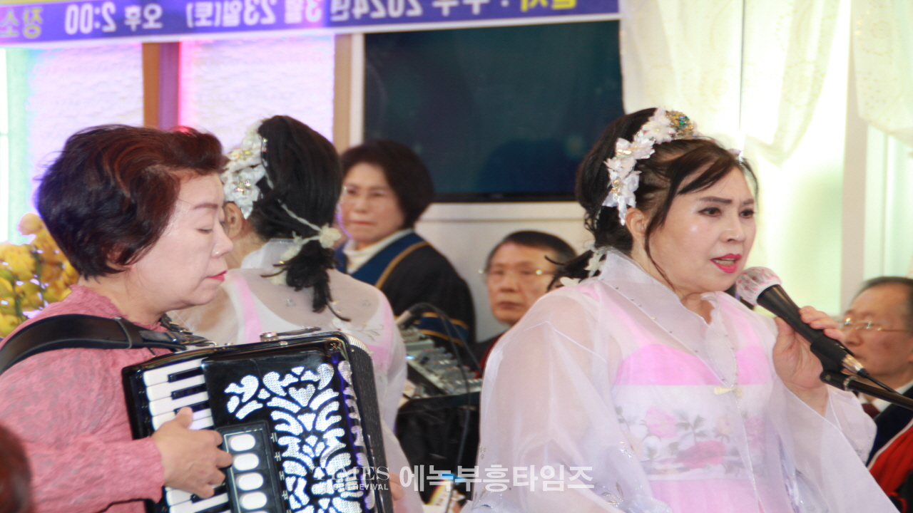 임마누엘선교교회(예장,합동해외총회 서북노회) 이전 및 장로 임직 예배하다.