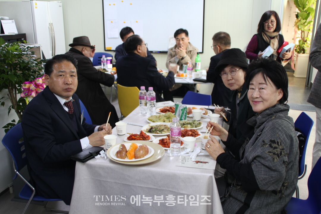 (사)이승만건국대통령기념사업회 인천광역시지회(지회장: 권오용)는 사무실 이전 개소식 가져.
