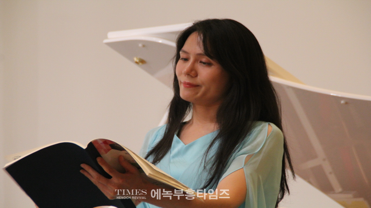 노래로 복음을 전하는 선교합창단 레위아카데미콰이어 초청음악예배 가져.
