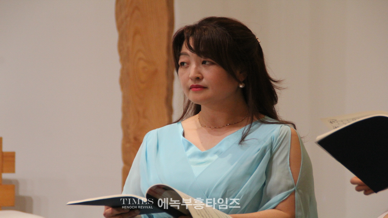 노래로 복음을 전하는 선교합창단 레위아카데미콰이어 초청음악예배 가져.